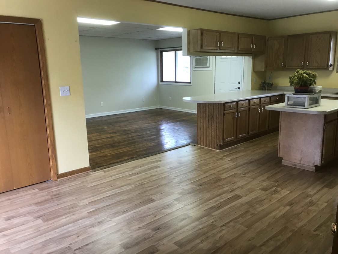 Foto principal - 301 W 2nd Ave