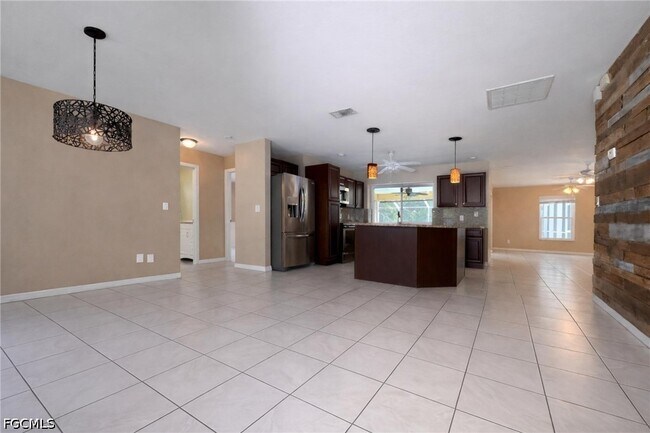 Building Photo - 2302 SW 53rd Terrace