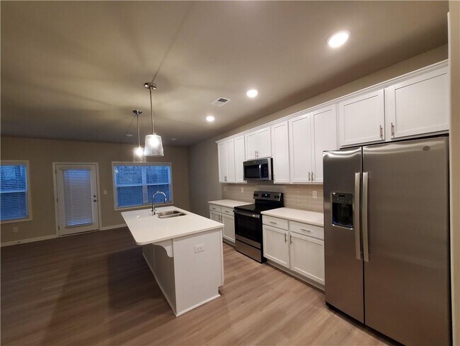 Building Photo - 730 Calvin Pk Dr