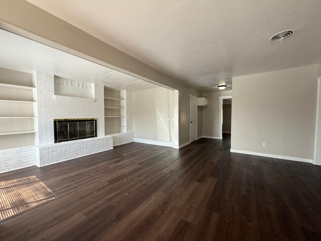 Building Photo - 1404 Chaco Ave