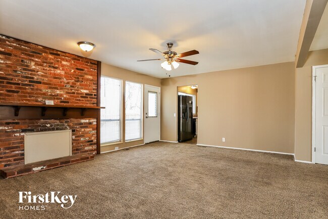 Building Photo - 3250 Churchill Dr