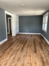 Building Photo - 17 E Meyran Ave