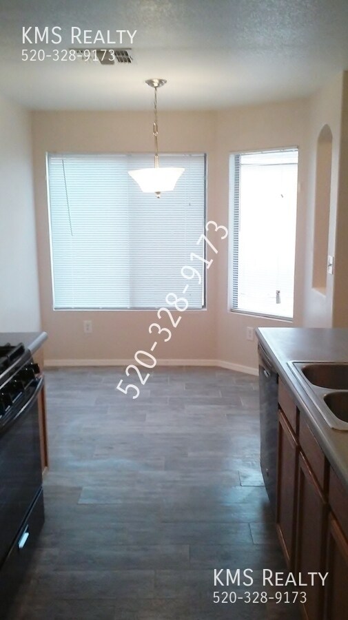Building Photo - 4 bedroom 2 baths House - Owner/Agent