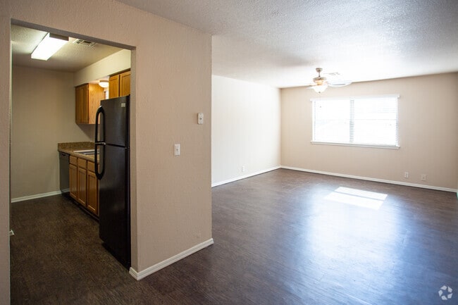 2BR, 1BA 996SF - The Parke at Central