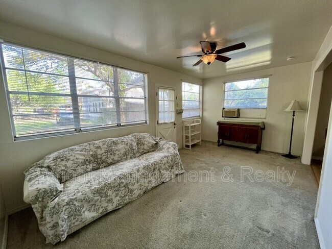 Foto del edificio - 108 W Comanche Ave