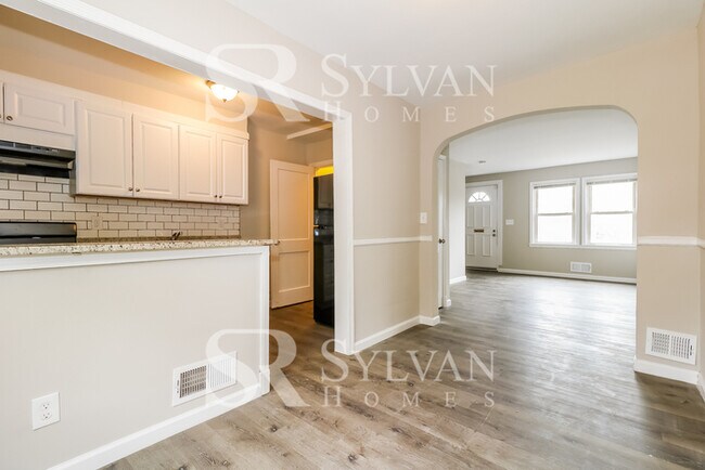 Foto del edificio - Enjoy low-maintenance living in this 2 bedroom, 1.5 bathroom townhome