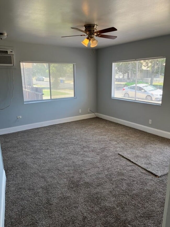 Building Photo - 1 BEDROOM 1 BATH DUPLEX FOR RENT
