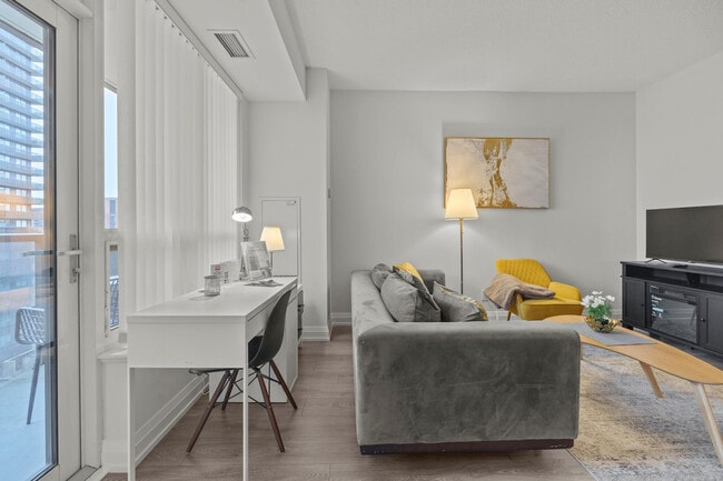 Photo du bâtiment - 4802 Yonge St