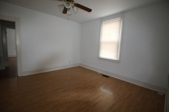 Building Photo - 804 Roberts St