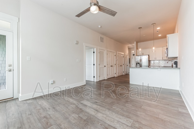Primary Photo - 935 McAlway Rd