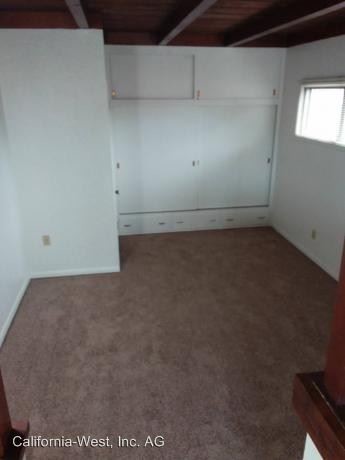 Building Photo - 242 N 5th St