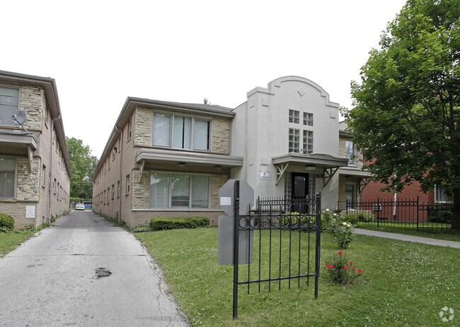 Primary Photo - 2928 W Wells St
