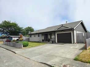 Building Photo - 1238 Fernwood Dr