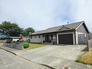 Building Photo - 1238 Fernwood Dr