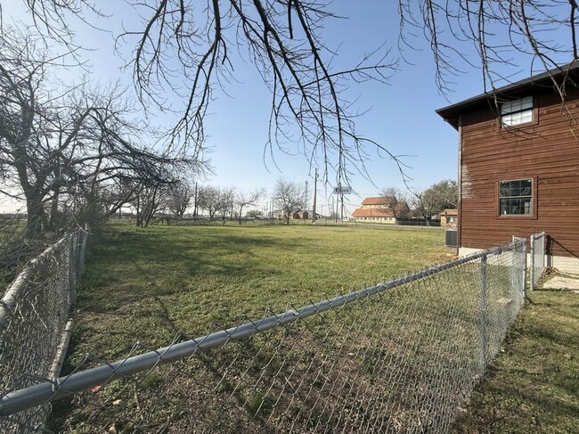 Building Photo - 411 W Avenue K