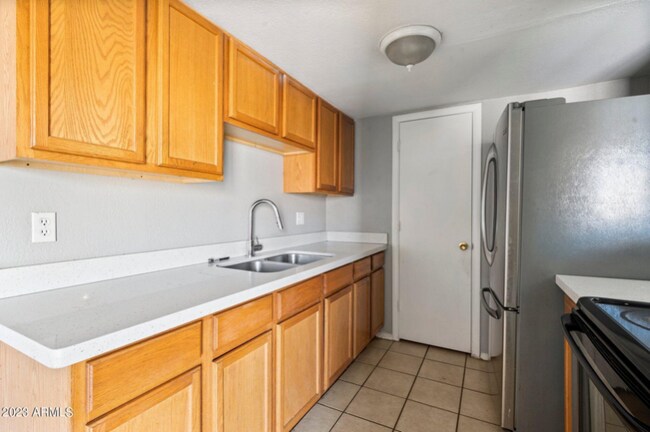 Foto del edificio - 4443 E Wood St