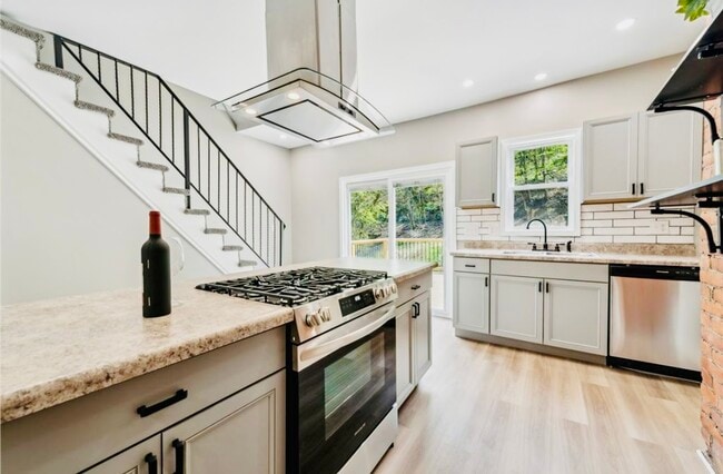 Photo - 3255 Josephine St House