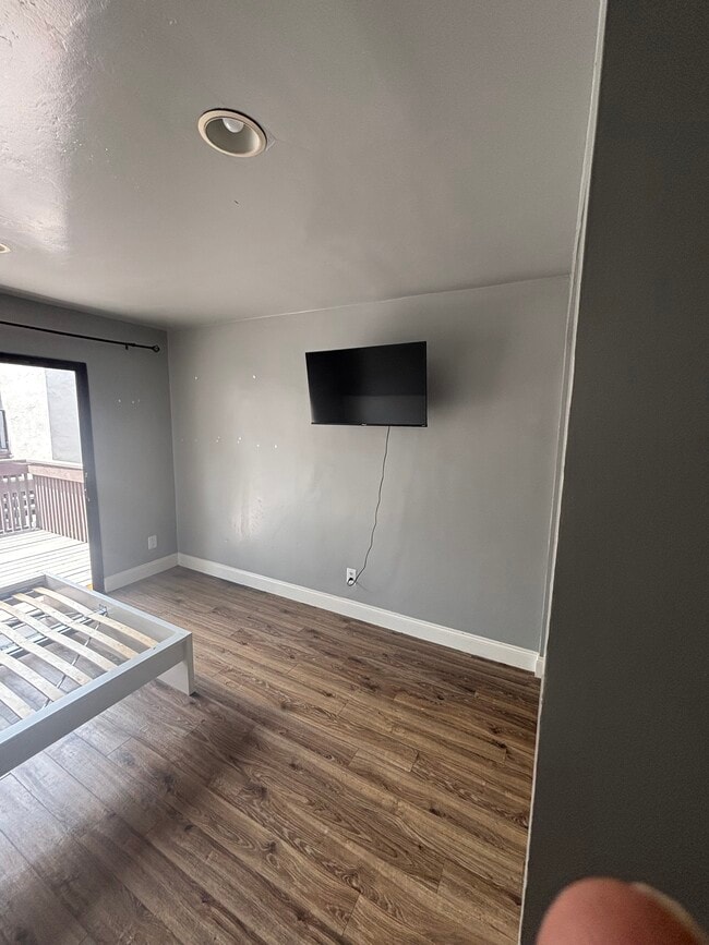 Building Photo - 5275 Reservoir Dr