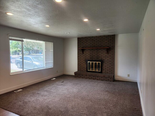 Building Photo - 3910 Westland Dr