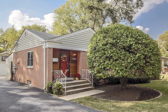 Primary Photo - 1208 N Hickory Ave