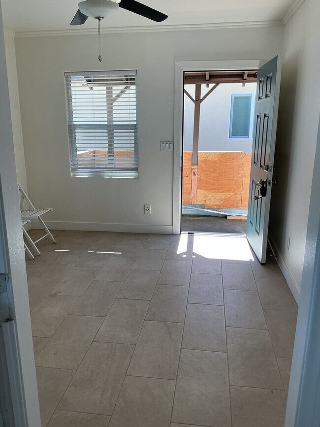 Foto del edificio - 1 bedroom 1 bath unit on 2nd level
