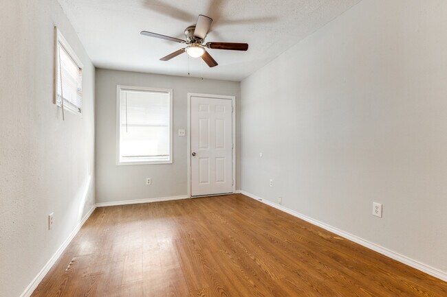 Building Photo - 4816 Cruse Rd