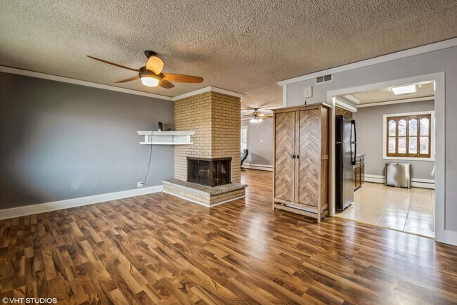Building Photo - 20W269 S Frontage Rd