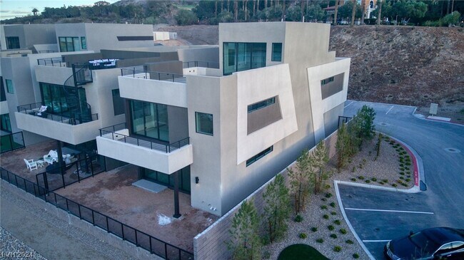 Building Photo - 18 Promenade Isle Ln