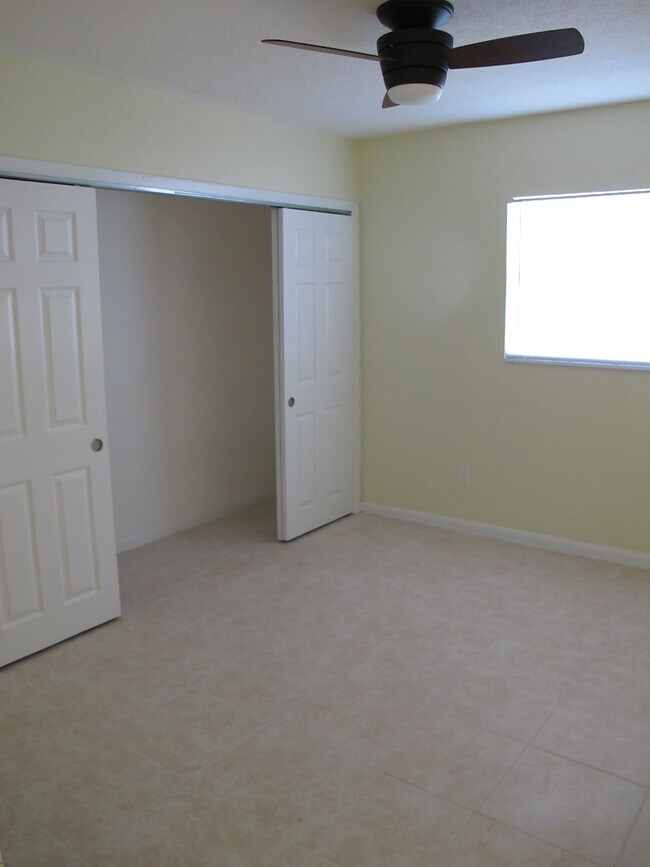 Building Photo - 407 Tyler Ave