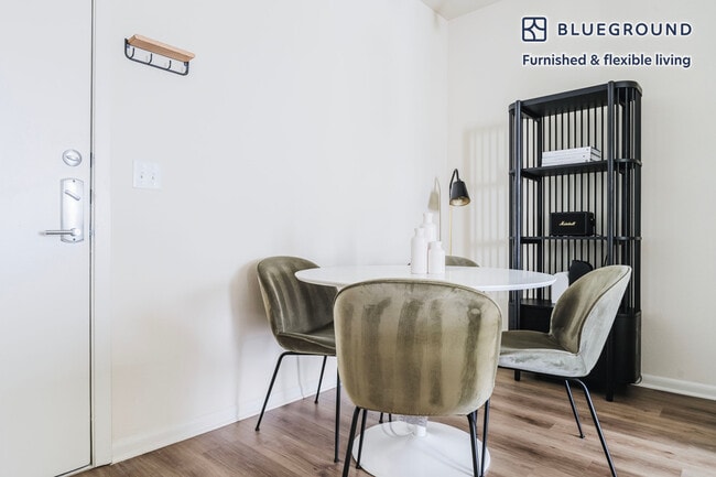 Building Photo - 3210 Esperanza Crossing