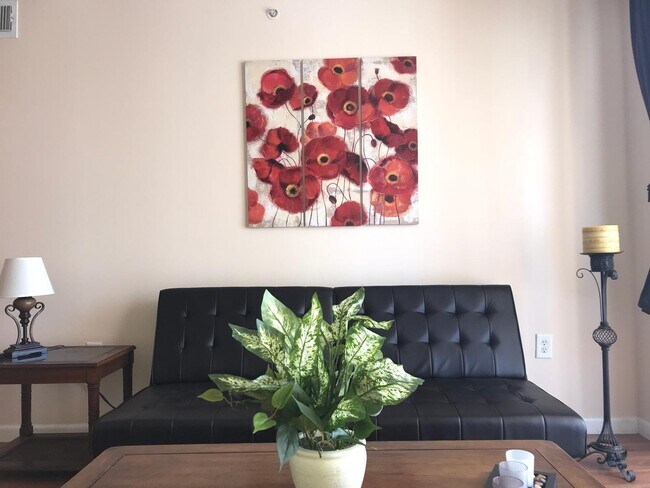 Foto del edificio - 1739 Village Blvd