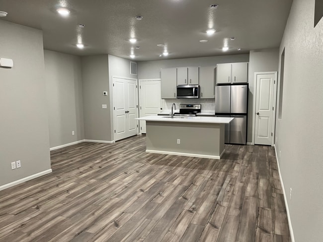 Foto del edificio - 9246 Henson Pl