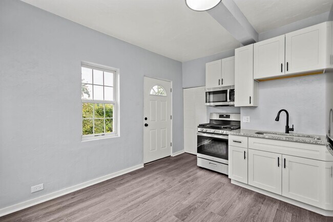 Foto del edificio - 904 Hilltop St