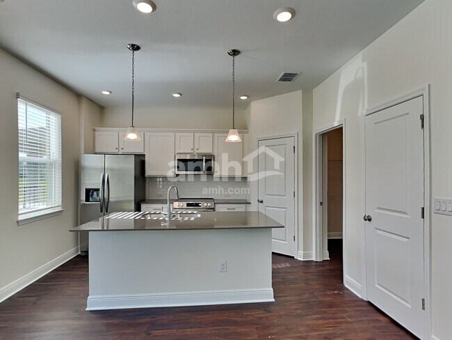 Foto del edificio - 27195 St Andrews Ave