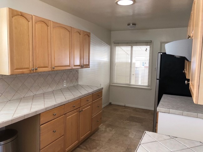 Kitchen and Breakfast area - 4105 Scott St