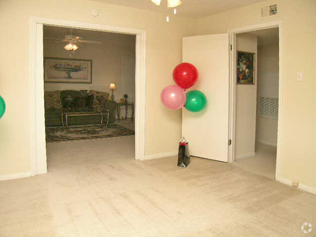 Sala de estar y estudio - Reserve at Eagle Landing (East)