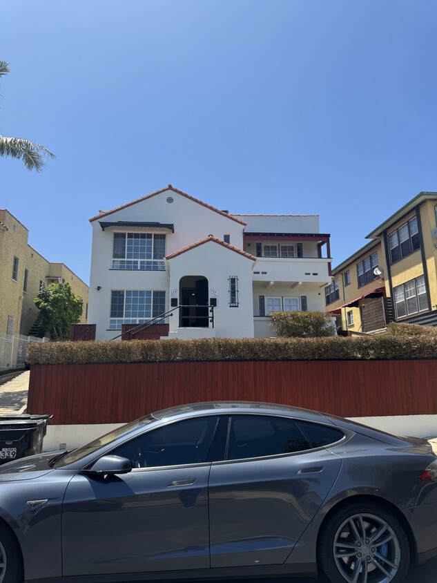 duplex both units top and bottom available - 1339 S Mansfield Ave