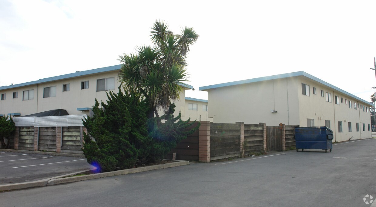 Foto del edificio - Fairway Apartments