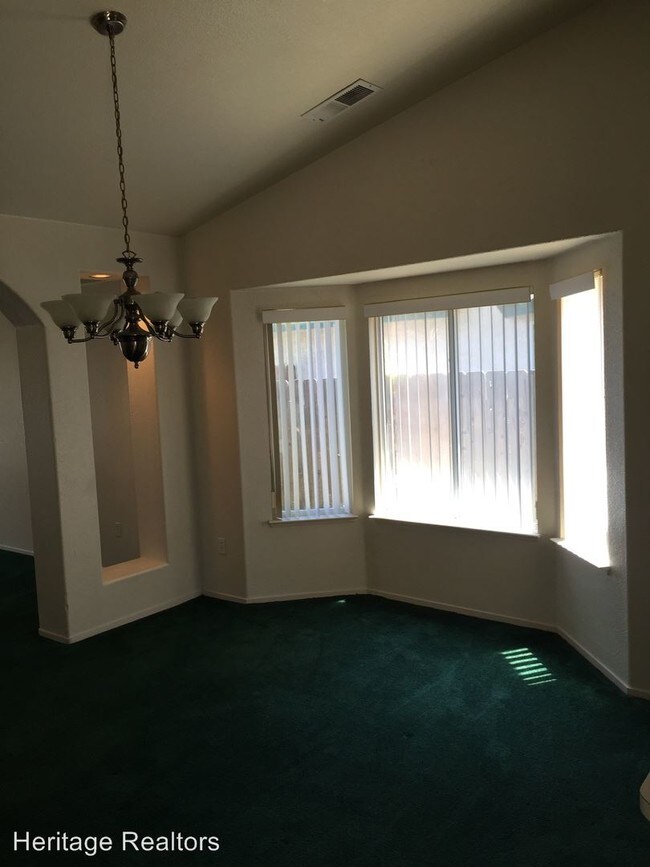 Building Photo - 271 Riviera Dr