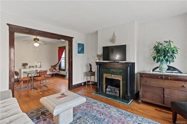 Building Photo - 877 Hertel Ave