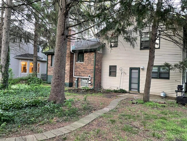 Building Photo - 228 Woodstock Ave