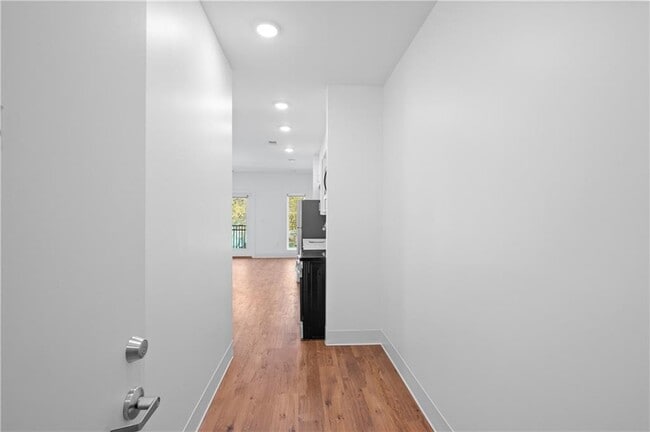 Building Photo - 456 Flat Shoals Ave SE