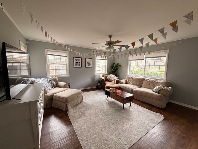 Building Photo - 3 bedroom 2 bath near U of A campus - a must see!