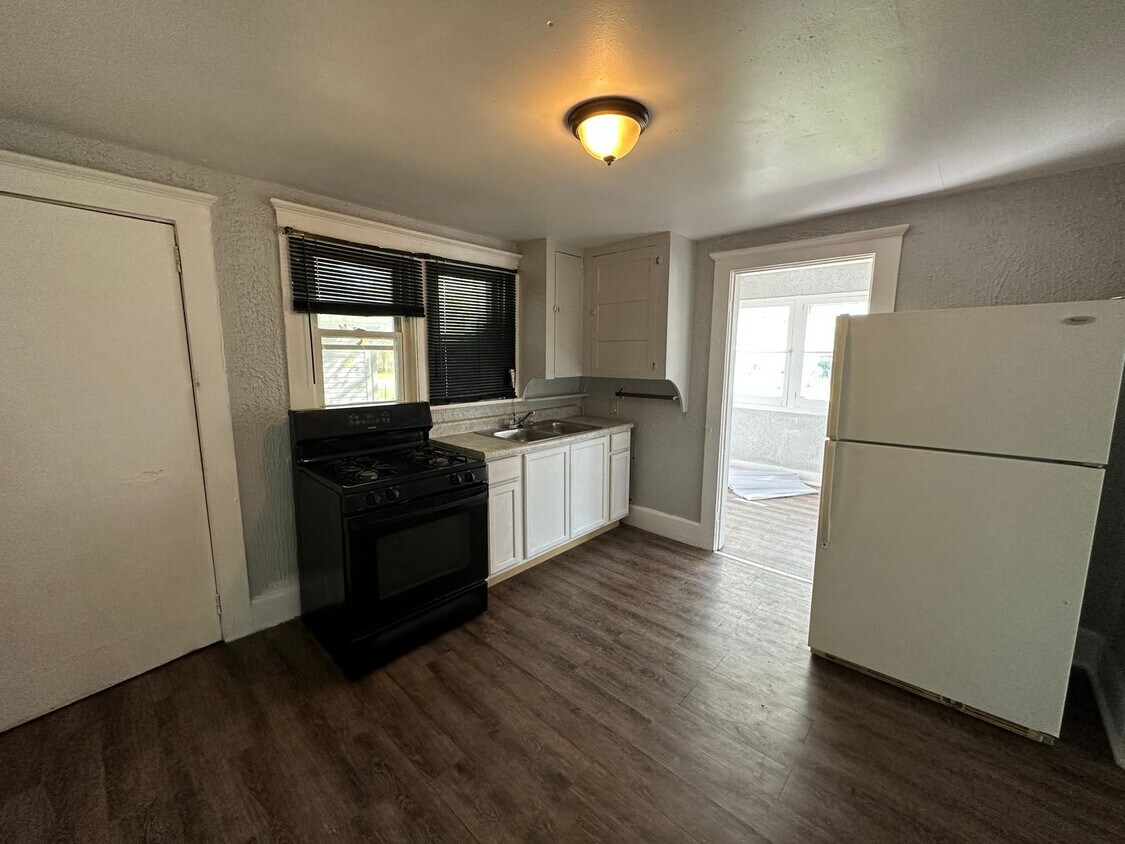 Primary Photo - 2-bedroom single family
