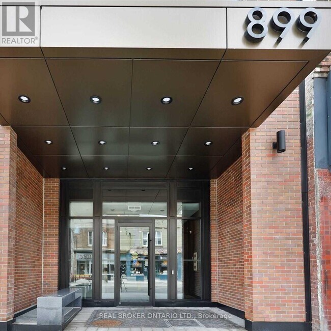 Photo du bâtiment - 899-899 Queen St E