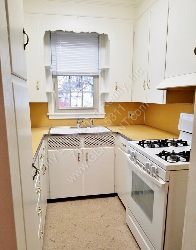 509 Baltimore Street, 1st Floor - Kitchen - 509 Baltimore St