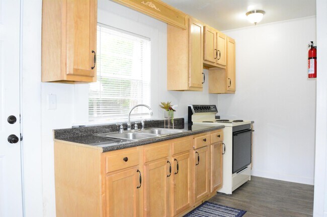Foto del edificio - 660 Summerville St