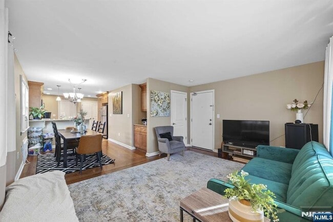 Building Photo - 47 Morris Pl