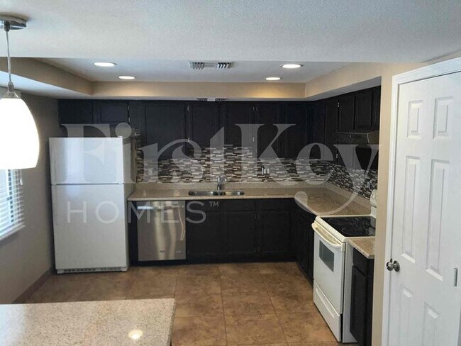 Building Photo - 3550 E Thunderbird Rd