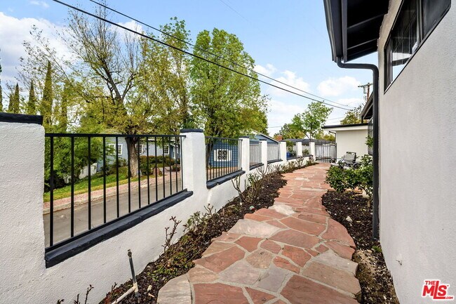 Building Photo - 5341 Elvira Rd